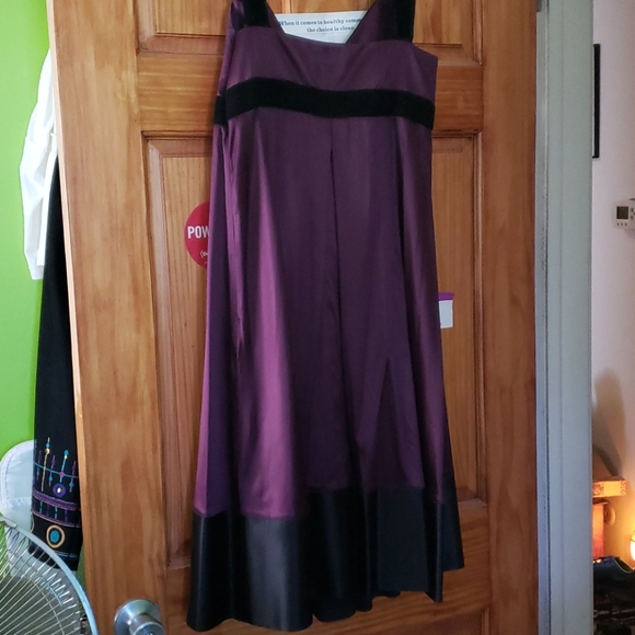 Dress - Picture 2 of 3